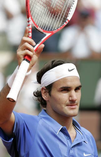 费德勒回归赛场，连败首场状态亮眼，湖人观众沸腾！